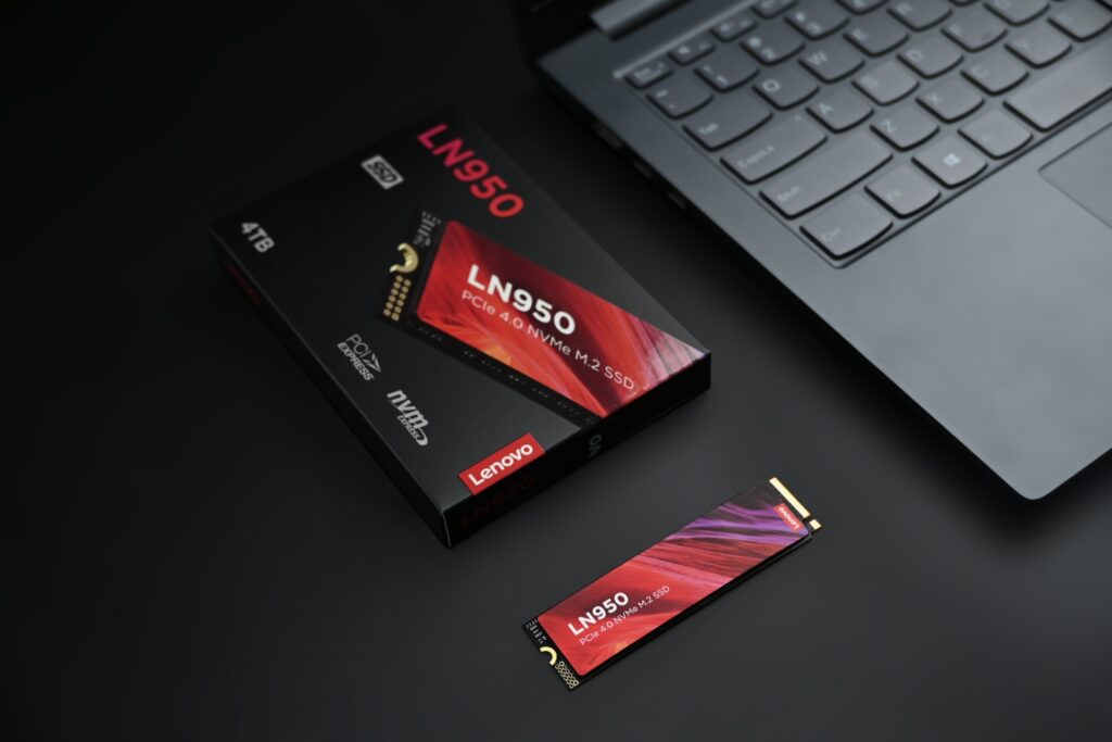 Lenovo LN950 SSD appearance and package